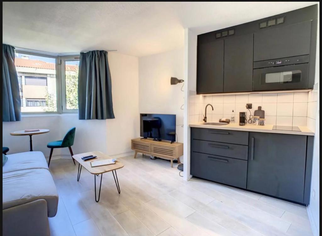 Studio Contemporain Avec Piscine Proche De La Mer Cannes Exteriér fotografie